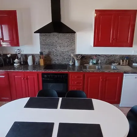 Apartment Calypso: Exclusive Beachside Retreat With Terrace Views